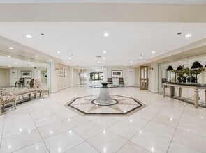 441 N Oakhurst Dr in Beverly Hills, CA - Building Photo - Building Photo