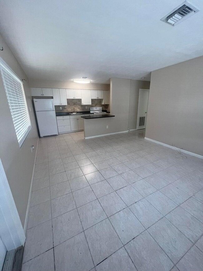 1037 N Victoria Park Rd in Fort Lauderdale, FL - Building Photo - Building Photo