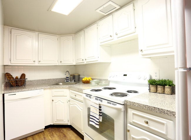 Regency Park in Philadelphia, PA - Foto de edificio - Interior Photo