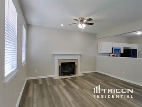 10810 Running Brook Rd in Indianapolis, IN - Foto de edificio - Building Photo