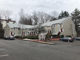Hubbard Park Condominiums in Meriden, CT - Building Photo