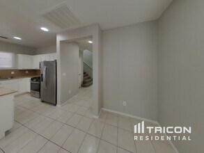 4432 Santa Clarita Ave in Las Vegas, NV - Building Photo - Building Photo