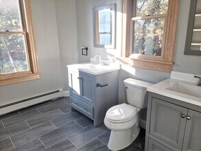 33 Columbus Ave, Unit 2 in Waltham, MA - Foto de edificio - Building Photo
