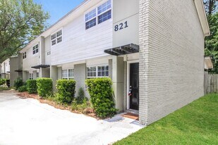 821 Von Kolnitz Rd in Mount Pleasant, SC - Building Photo