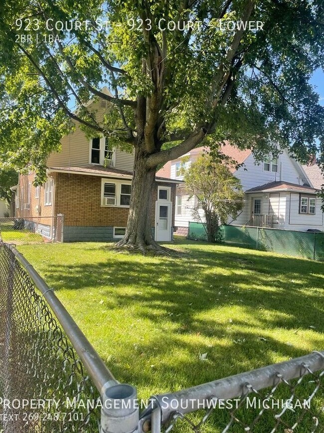 923 Court St in St. Joseph, MI - Building Photo - Building Photo