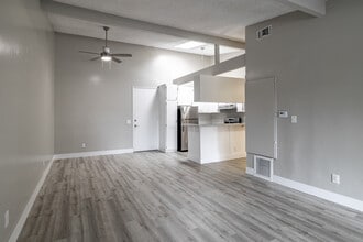 The Arbors Santa Ana in Santa Ana, CA - Foto de edificio - Interior Photo
