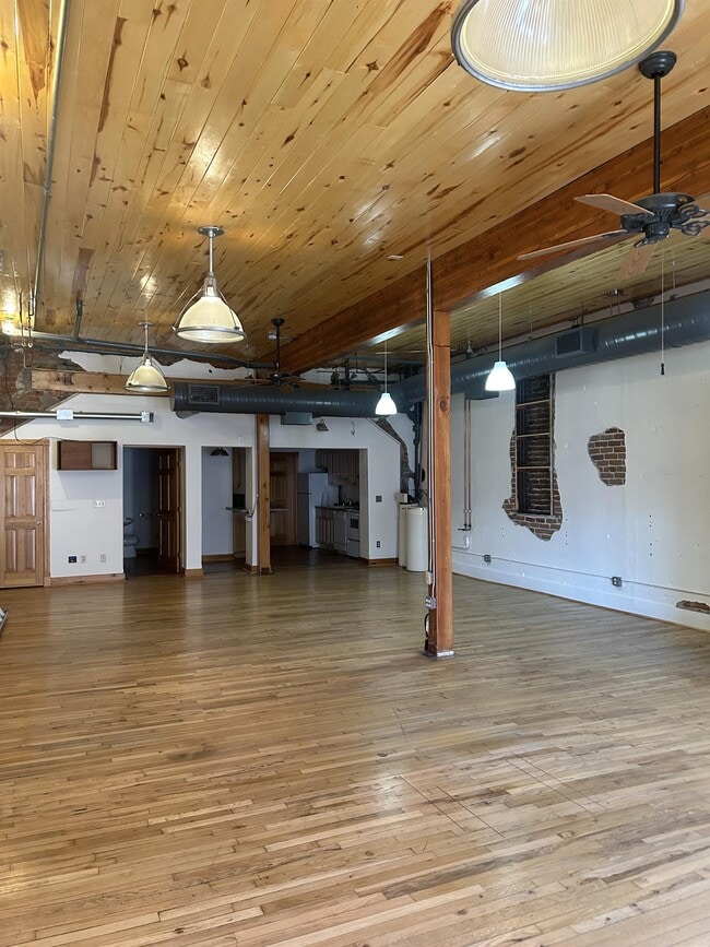 138 W 1st St in Salida, CO - Foto de edificio - Building Photo