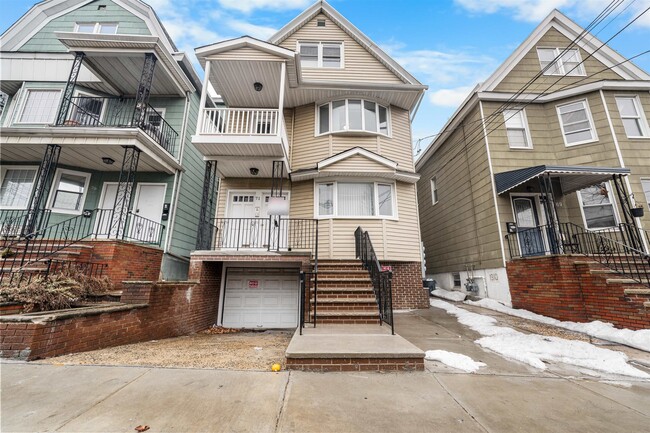 property at 71 W 54th St