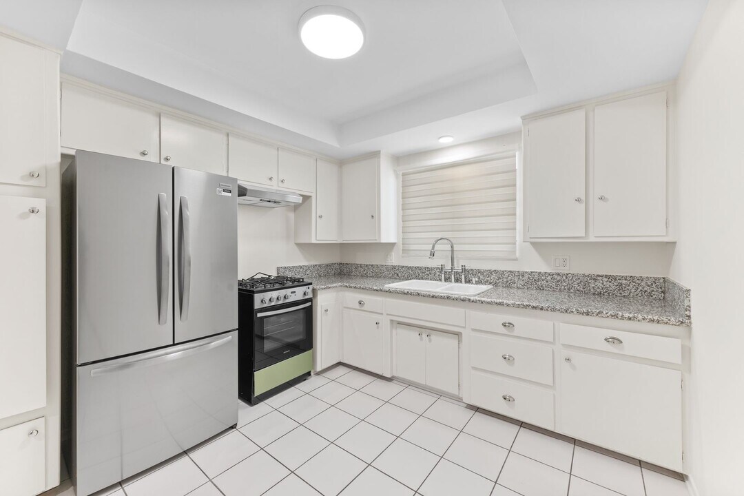 4345 Ventura Canyon Ave in Los Angeles, CA - Building Photo