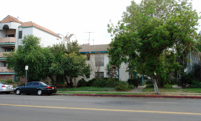 17620 Burbank Blvd in Encino, CA - Foto de edificio - Building Photo