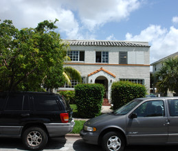 223 Phoenetia Ave in Coral Gables, FL - Foto de edificio - Building Photo