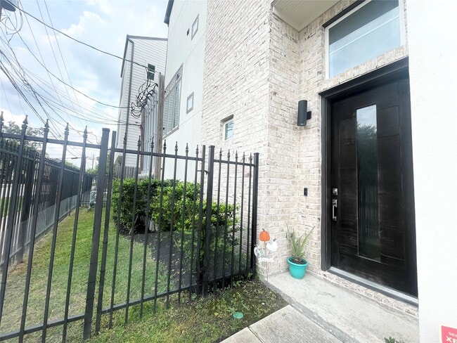 5811 Petty St in Houston, TX - Building Photo - Building Photo