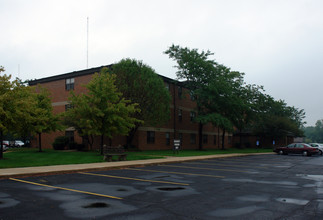 Charles Crest II in Oregon, OH - Foto de edificio - Building Photo