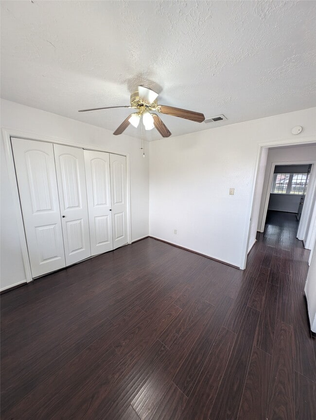 8703 Collingsdale Rd in La Porte, TX - Building Photo - Building Photo