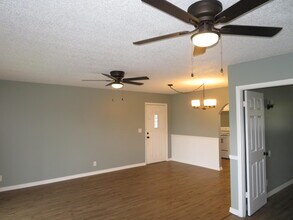 135 Lake Carol Dr in West Palm Beach, FL - Building Photo - Building Photo