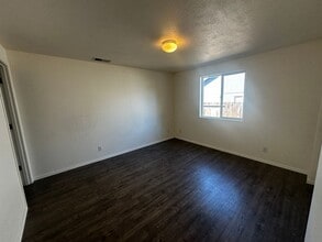 995 Rolling Hills Rd in Roseburg, OR - Building Photo - Building Photo