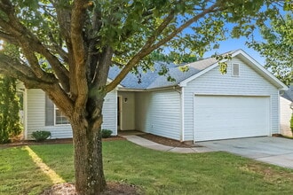 515 River View Dr in Lowell, NC - Building Photo - Building Photo