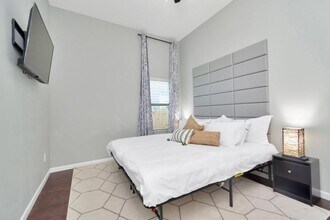 229 N Everton St in Houston, TX - Building Photo - Building Photo