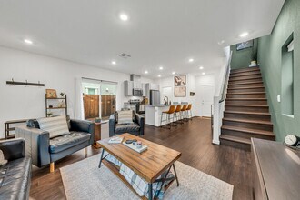 6001 San Rafael Ln, Unit SI ID1473524P in Roseville, CA - Foto de edificio - Building Photo