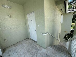 2641 NE 4th St, Unit 204 in Homestead, FL - Building Photo - Building Photo
