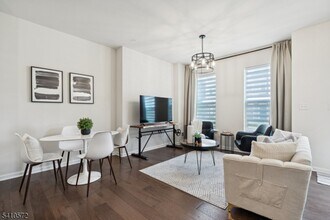 4 Sadie Cir in Union, NJ - Building Photo - Building Photo