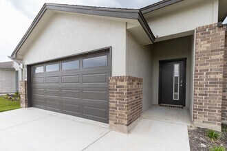 325 Coda Xing in Georgetown, TX - Building Photo - Building Photo