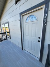 2417 Castroville Rd in San Antonio, TX - Building Photo - Building Photo