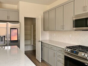 2130 Brighton Dr in Hollister, CA - Building Photo - Building Photo