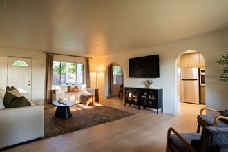 2218 Jefferson Ave in Midland, MI - Building Photo - Building Photo