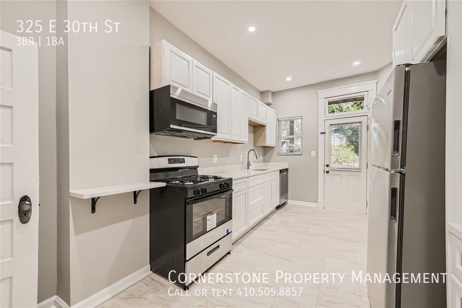 325 E 30th St in Baltimore, MD - Building Photo