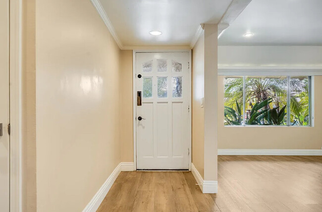 2733 W Keller Ave, Unit W Keller Apt 1 in Santa Ana, CA - Foto de edificio - Building Photo