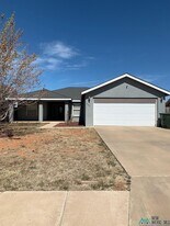 2104 Hali Ln in Clovis, NM - Building Photo