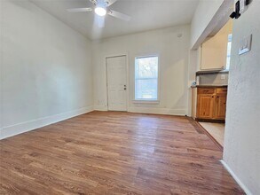 7501 Hillsboro St in Houston, TX - Building Photo - Building Photo