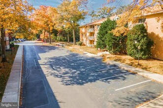 100 Campbell Cir in Downingtown, PA - Foto de edificio - Building Photo