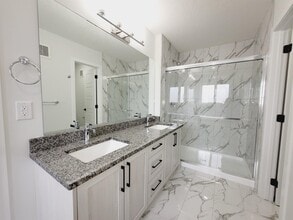 911-174 174 St SW in Edmonton, AB - Building Photo - Building Photo