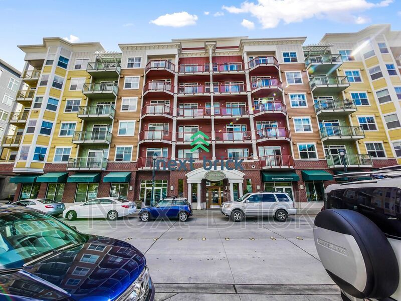 16141 Cleveland St in Redmond, WA - Building Photo