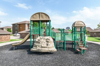 Anatole On MacArthur in Oklahoma City, OK - Foto de edificio - Other