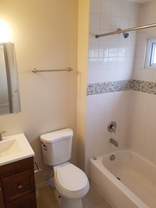 1107 Penn St NE, Unit apt 4 in Washington, DC - Foto de edificio - Building Photo