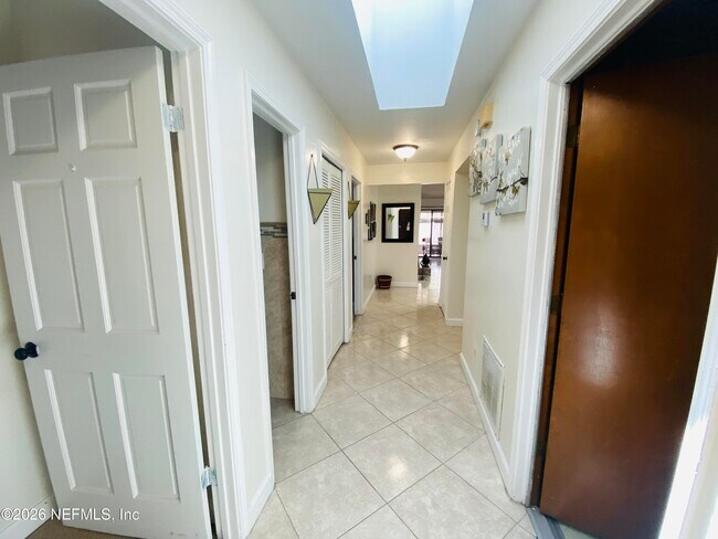 2280 Ironstone Dr E in Jacksonville, FL - Building Photo - Building Photo