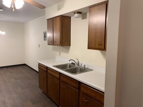 Mansard Apartments in Hutchinson, MN - Building Photo - Building Photo