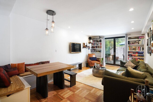 211 E 18th St in New York, NY - Building Photo - Building Photo