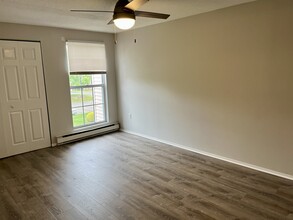 83 Heather Rdg, Unit 83 Heather Ridge in Shelton, CT - Building Photo - Building Photo