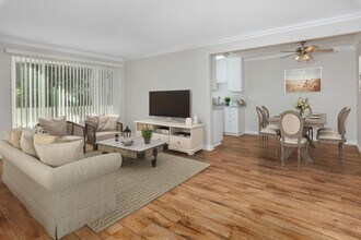 Briar Villa Apartments in Orange, CA - Foto de edificio - Building Photo