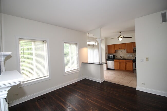 2835 Cedar Glade Dr in Naperville, IL - Foto de edificio - Building Photo