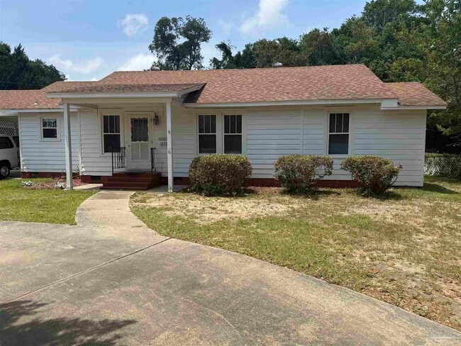 property at 1608 E Maxwell St