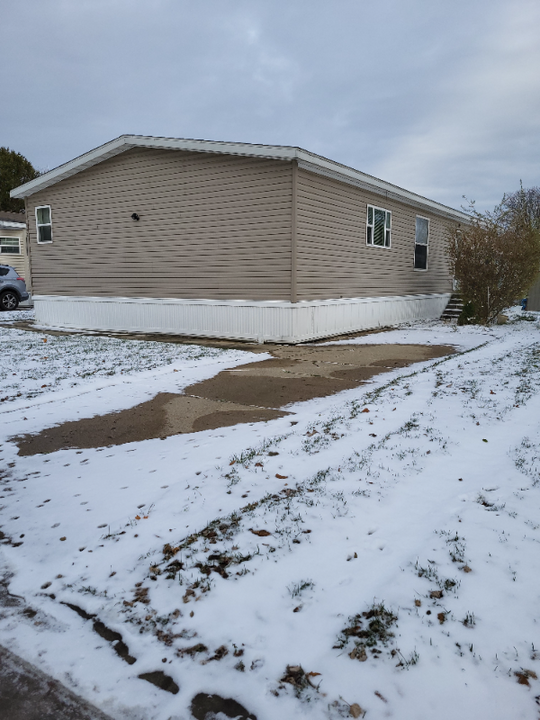 1942 Borman Ct in Milford, MI - Building Photo