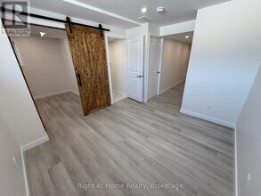 237 Benninger Dr in Kitchener, ON - Building Photo - Building Photo