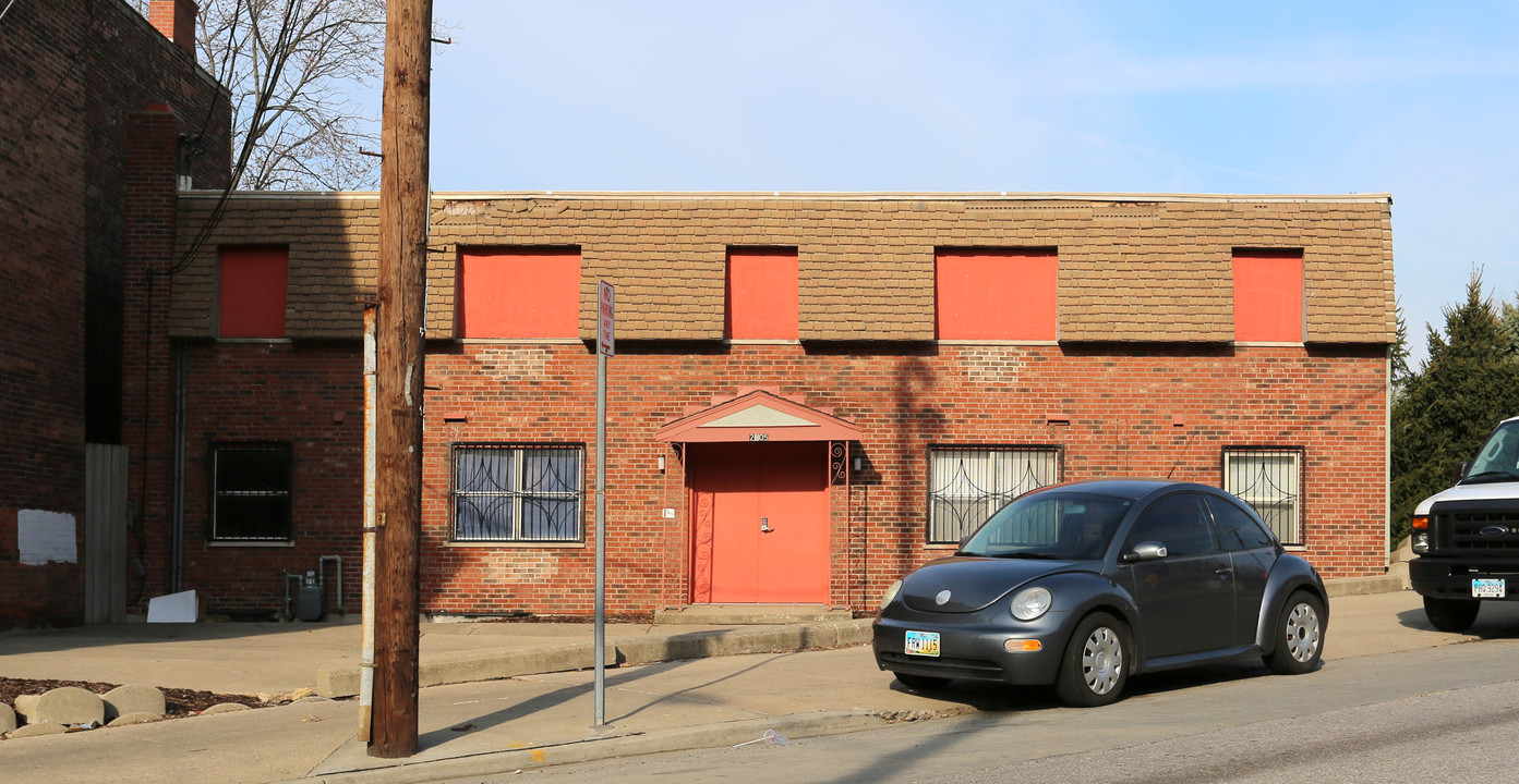 2805 W McMicken Ave in Cincinnati, OH - Building Photo