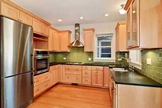 3831 N Clark St, Unit 1 in Chicago, IL - Foto de edificio - Building Photo