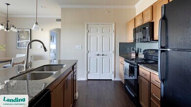 2155 Arkansas Ln, Unit 1235 in Grand Prairie, TX - Building Photo - Building Photo